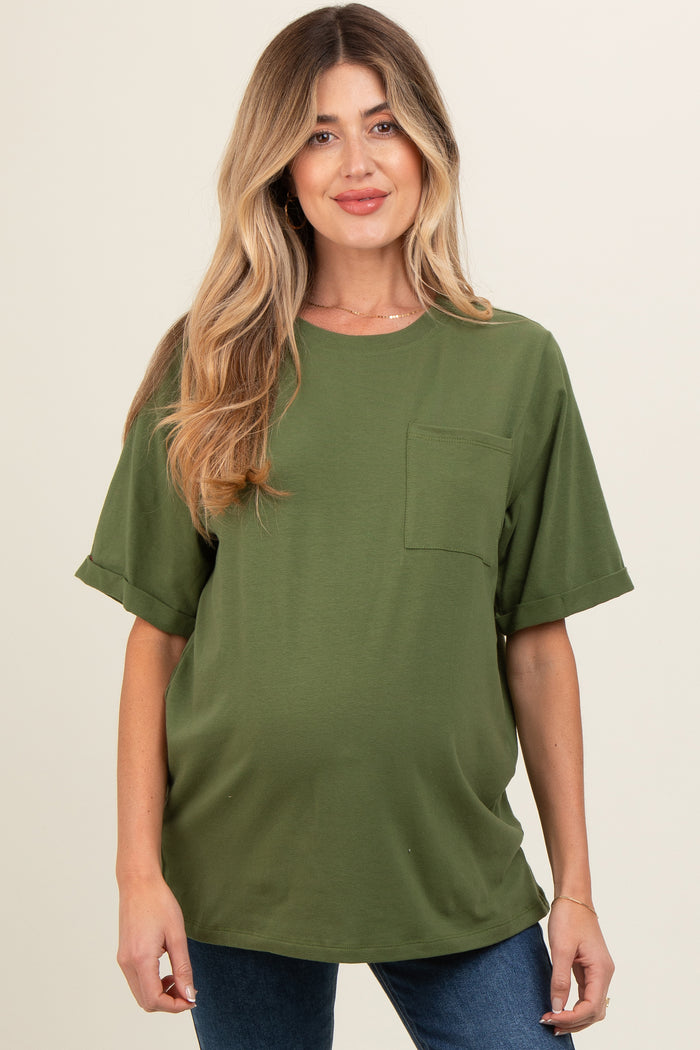 woman wearing a green oversized maternity t-shirt with a pocket, showing her baby bump