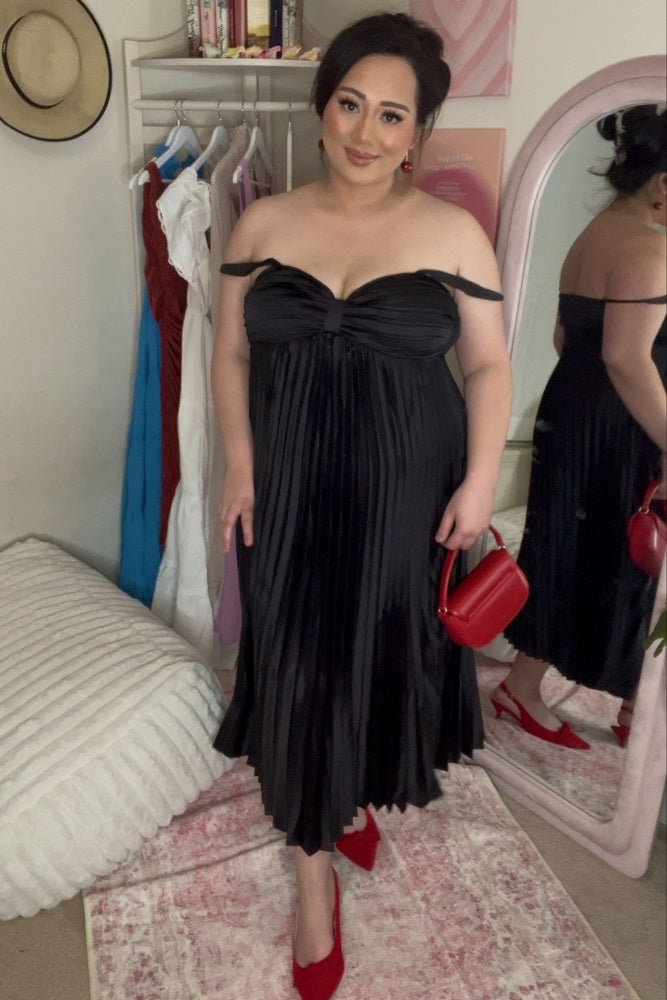 Black Satin Pleated Sweetheart Maternity Midi Dress