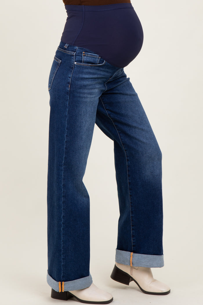 woman wearing a pair of dark blue maternity wide-leg jeans with a comfortable belly panel and cuffed hems