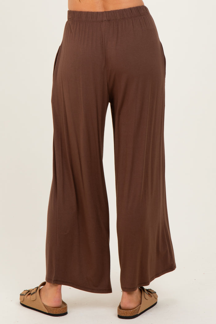 woman wearing brown wide-leg pants with side pockets, viewed from the back
