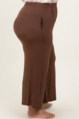 woman wearing brown plus-size lounge pants with a relaxed fit and side pockets