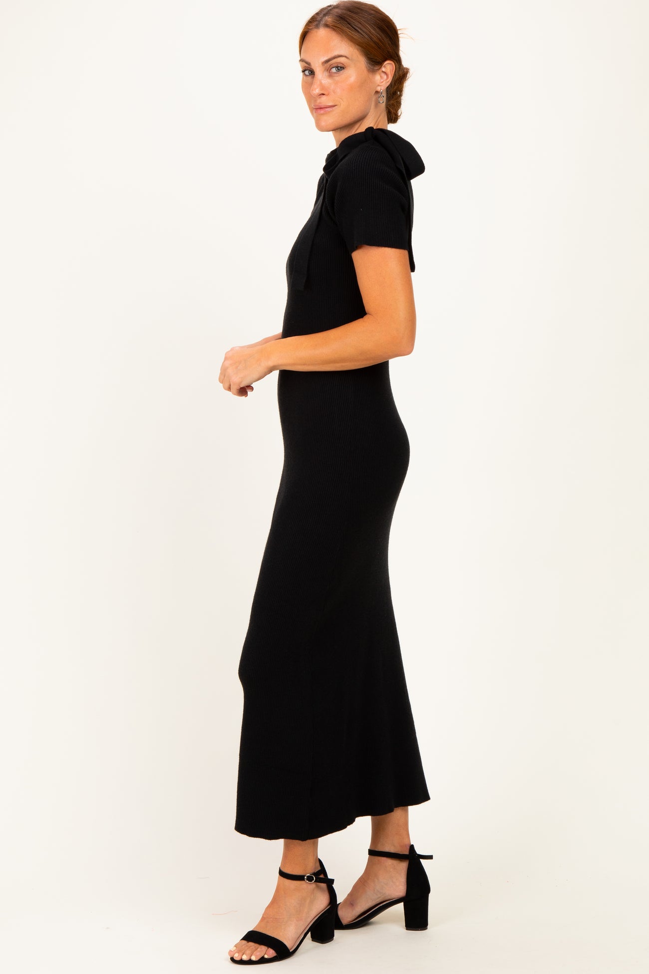 woman wearing a black ribbed short sleeve maxi dress and black strappy heels