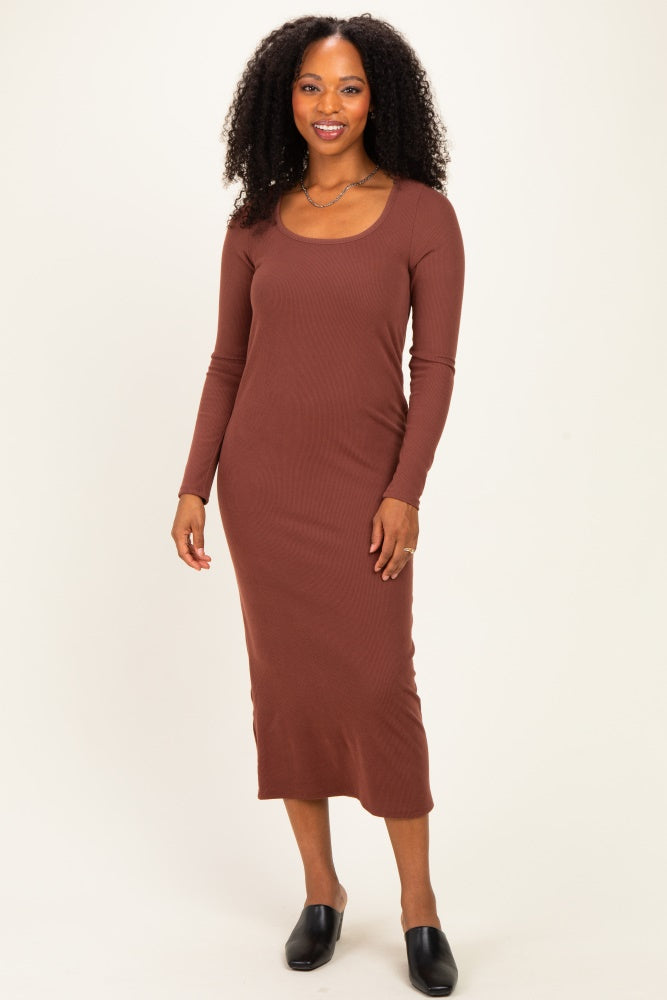 woman wearing a brown long sleeve ribbed midi dress and black mules