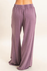 woman wearing loose-fitting lavender wide-leg pants with an elastic waistband and side pockets