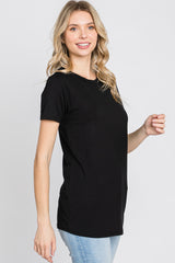 woman wearing a black short sleeve t-shirt with a relaxed fit and light blue jeans